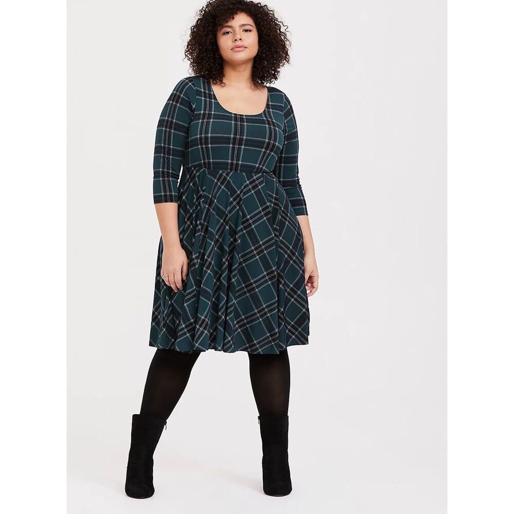 TORRID Dark Green Plaid Plus Sz 4X (26) Knee Length Stretchy Knit Skater Dress